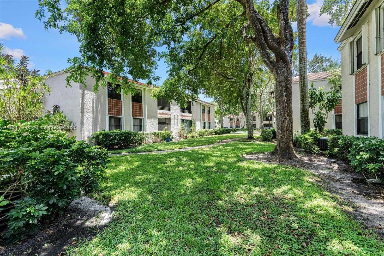 Small Image of 9852 NORTH WEST 3RD CT #1, Plantation Number 19