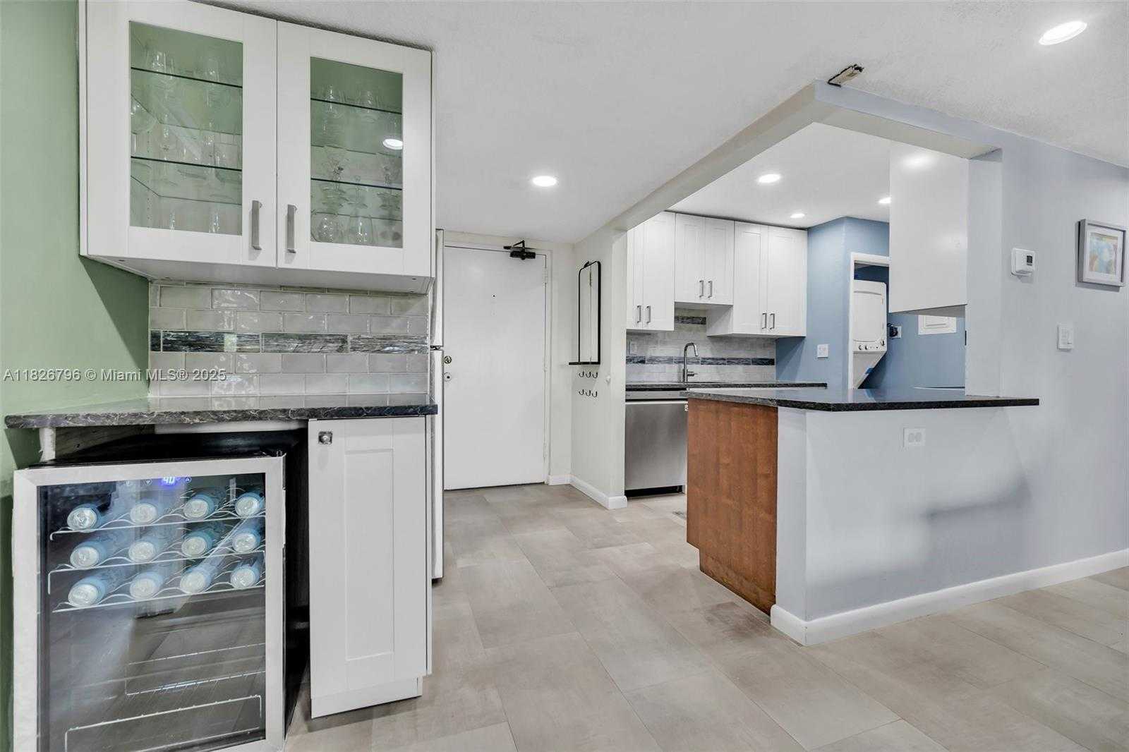 Small Image of 220 LAKEVIEW DR #308, Weston Number 12
