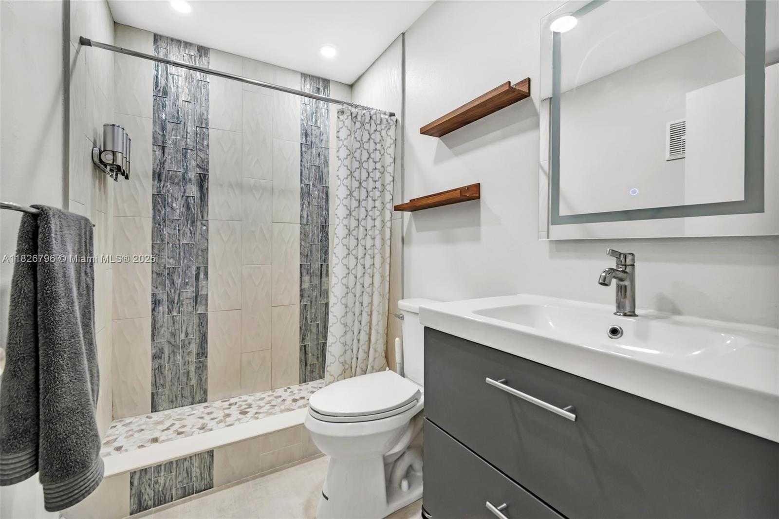Small Image of 220 LAKEVIEW DR #308, Weston Number 17