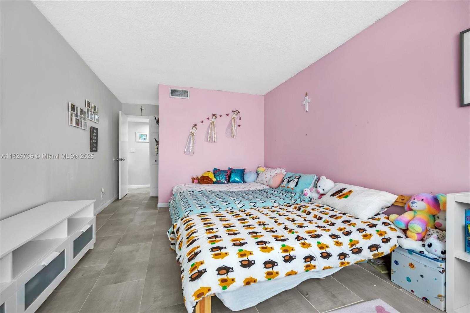 Small Image of 220 LAKEVIEW DR #308, Weston Number 18