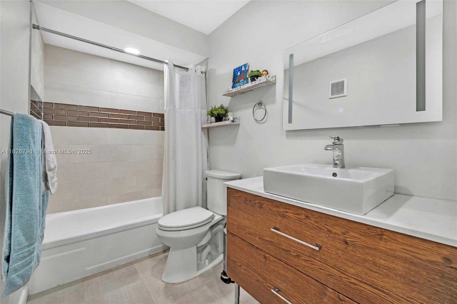 Small Image of 220 LAKEVIEW DR #308, Weston Number 20