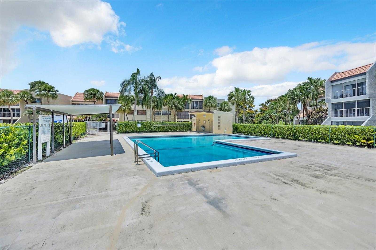 Small Image of 220 LAKEVIEW DR #308, Weston Number 21