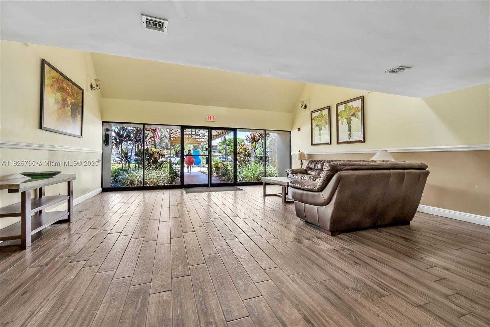 Small Image of 220 LAKEVIEW DR #308, Weston Number 22