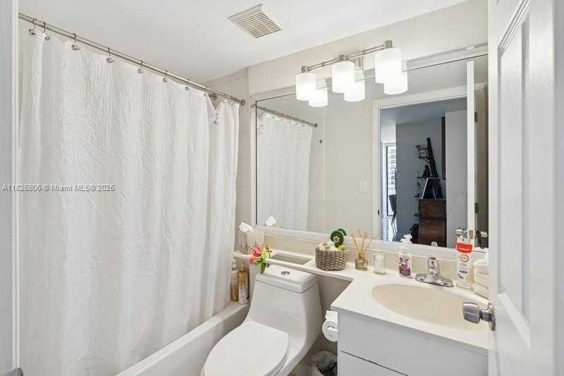 Small Image of 3300 NORTH EAST 192ND ST #1707, Aventura Number 16