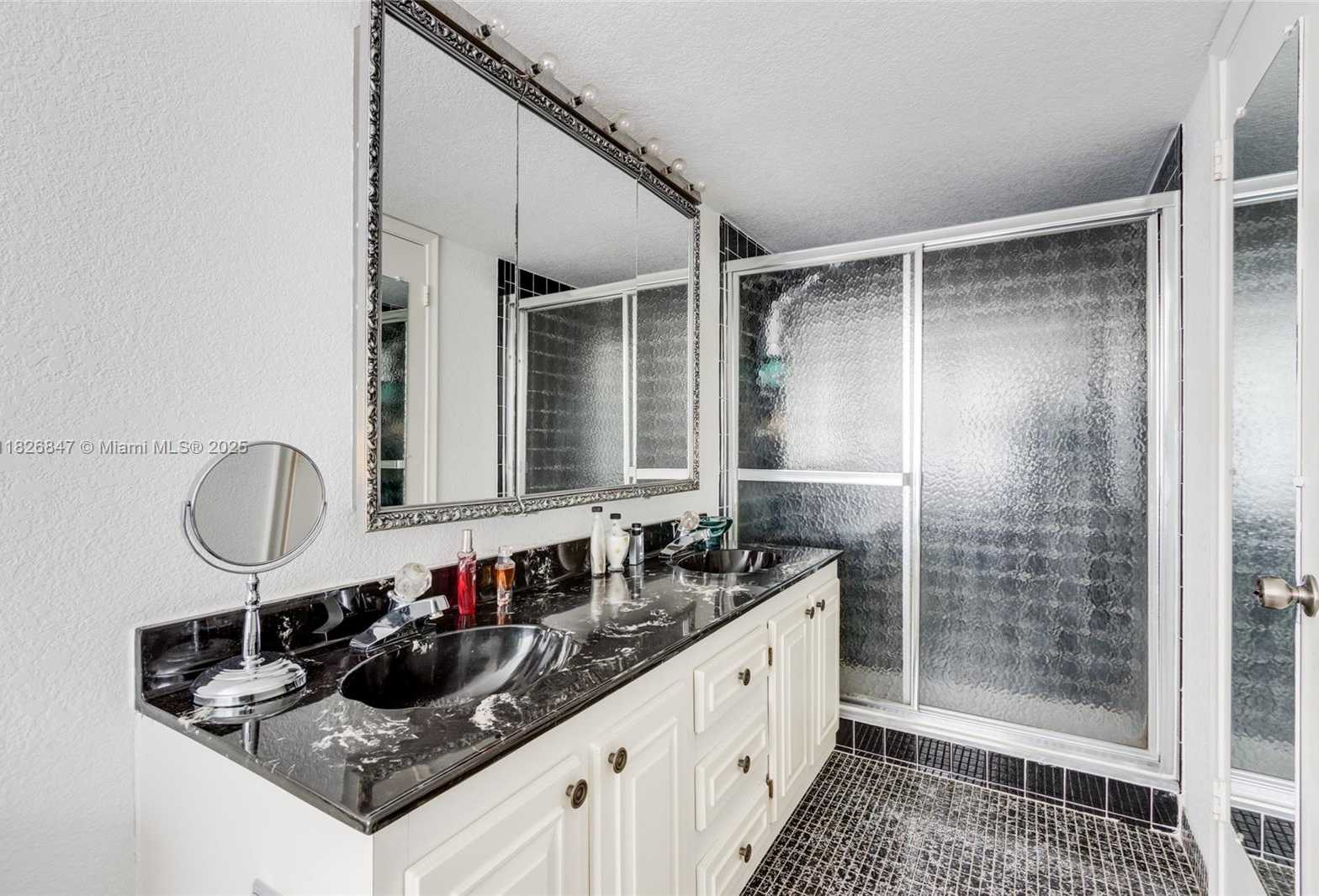 Imagen de Pequeño Objeto