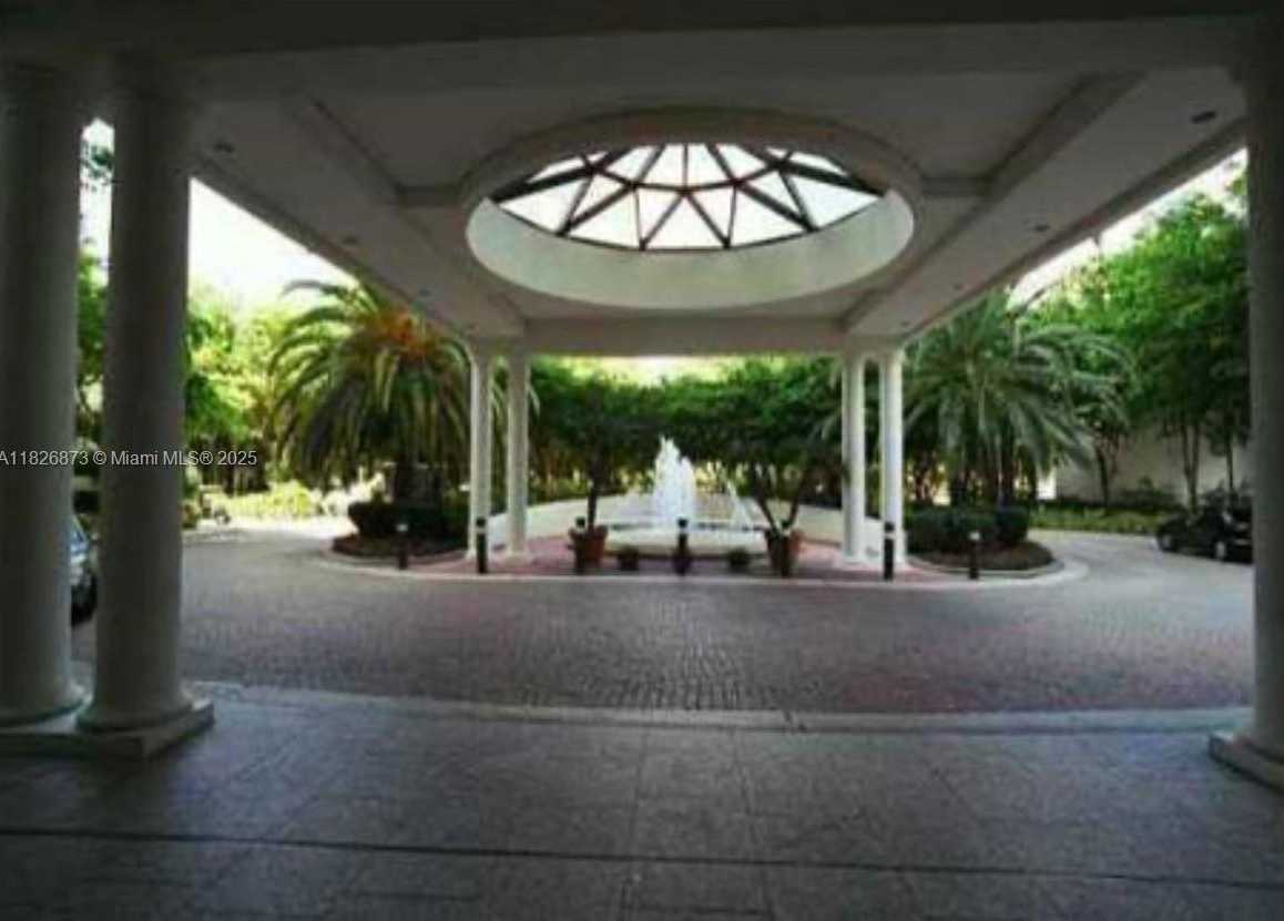 Small Image of 3000 ISLAND BLVD #325, Aventura Number 2