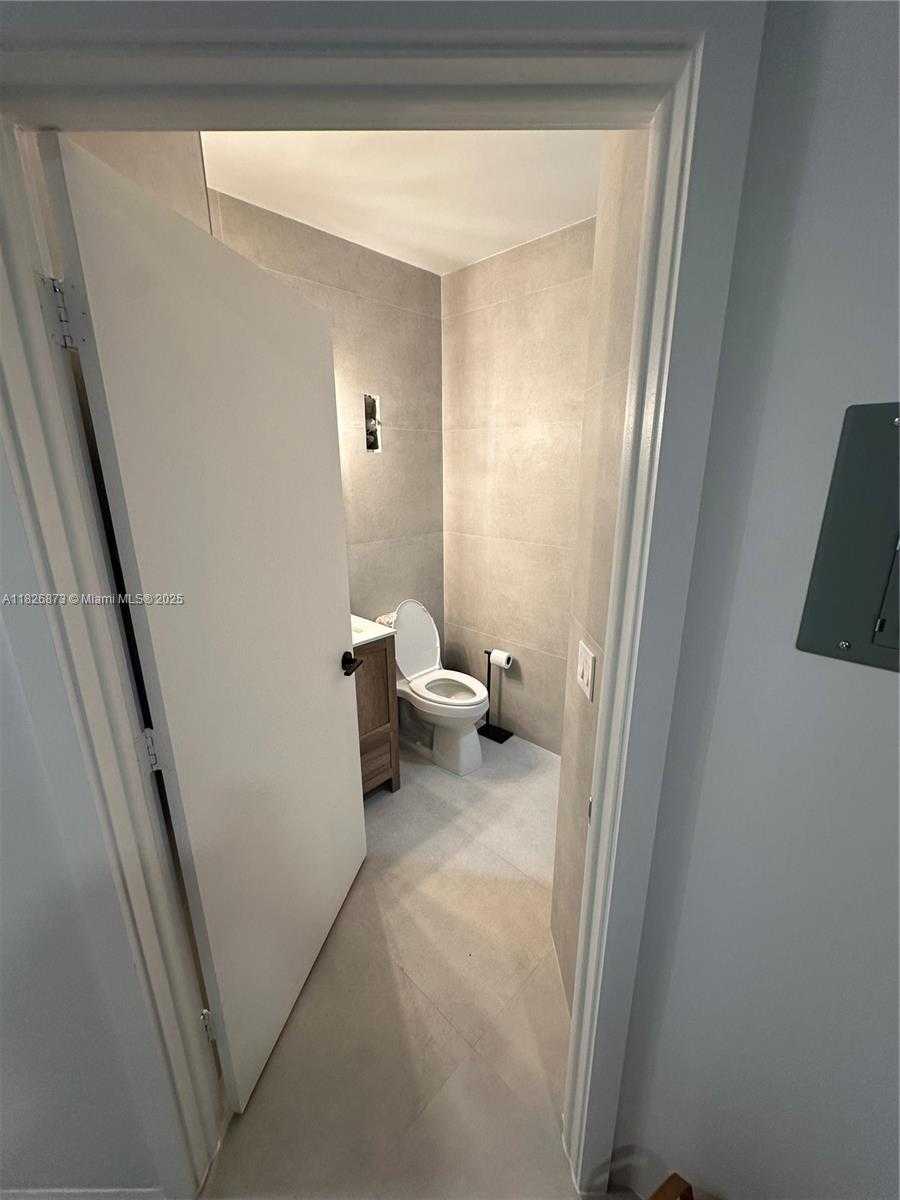 Small Image of 3000 ISLAND BLVD #325, Aventura Number 6