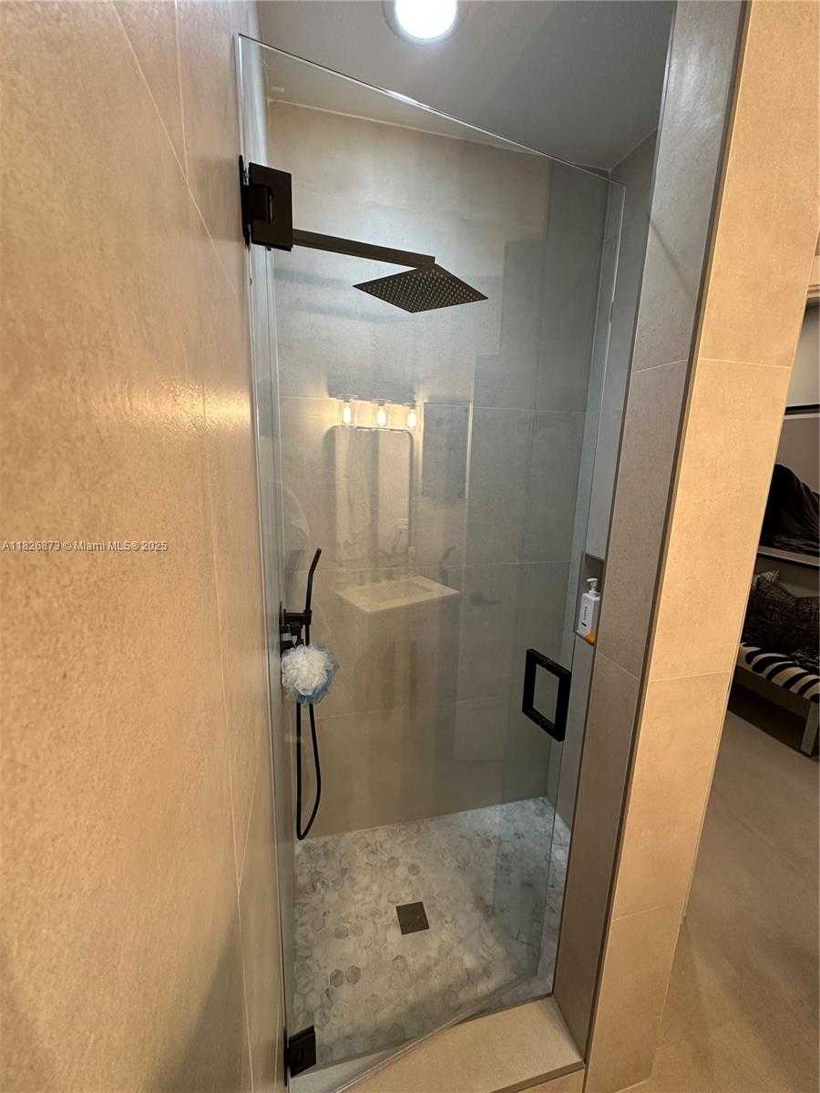Small Image of 3000 ISLAND BLVD #325, Aventura Number 7
