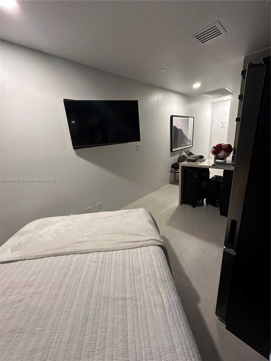 Small Image of 3000 ISLAND BLVD #325, Aventura Number 8