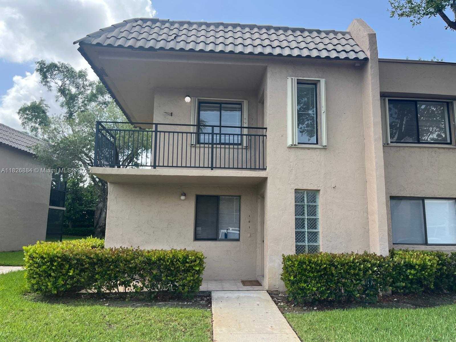 Small Image of 370 RACQUET CLUB RD #101, Weston Number 3