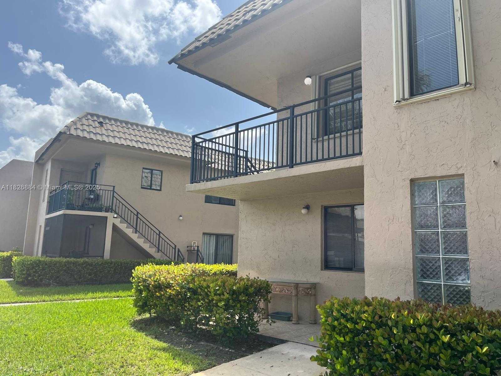 Small Image of 370 RACQUET CLUB RD #101, Weston Number 4