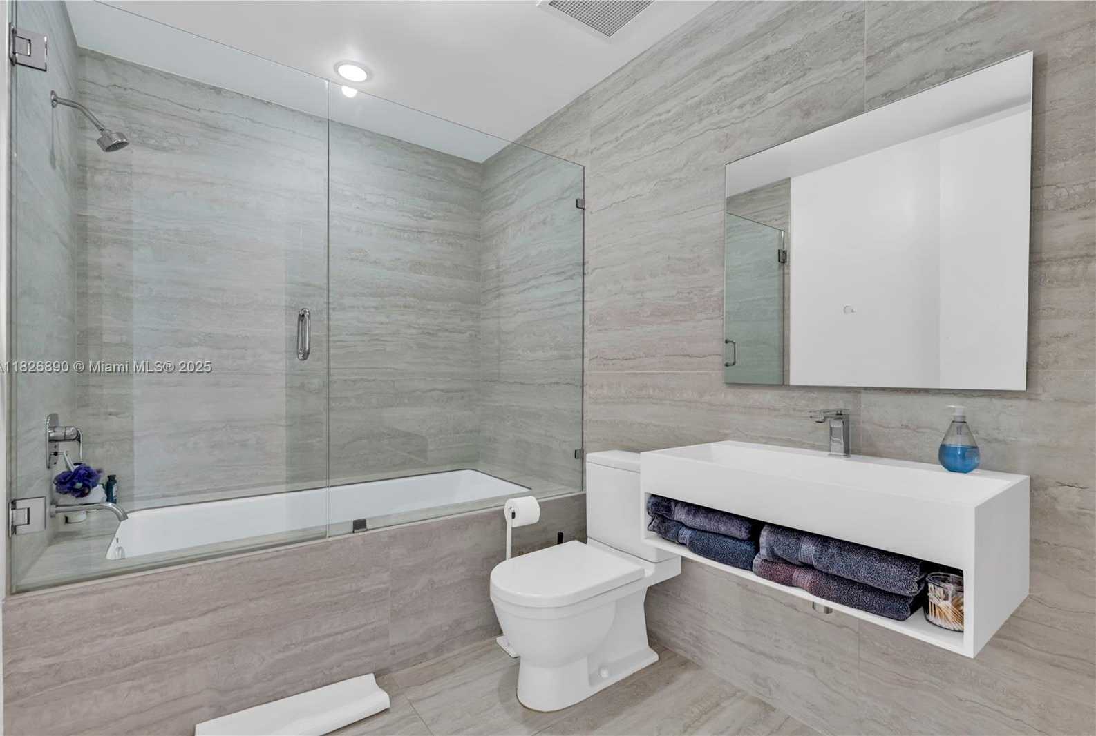 Small Image of 1100 BISCAYNE BLVD #4305, Miami Number 17