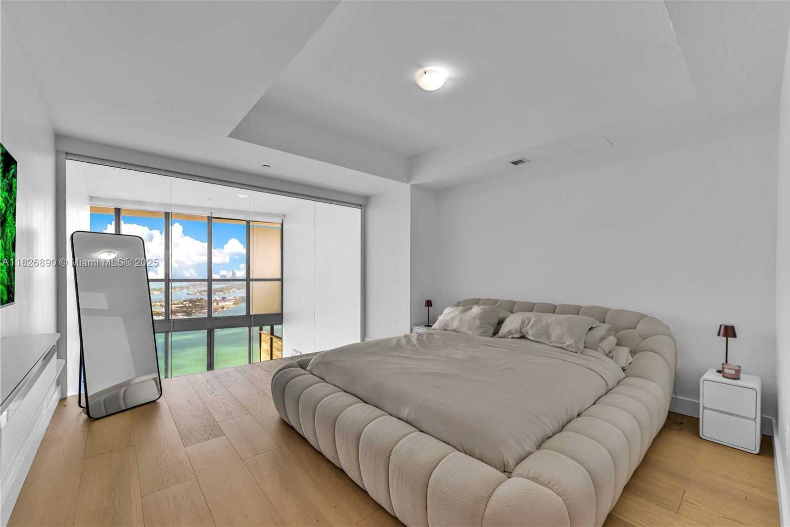Small Image of 1100 BISCAYNE BLVD #4305, Miami Number 19
