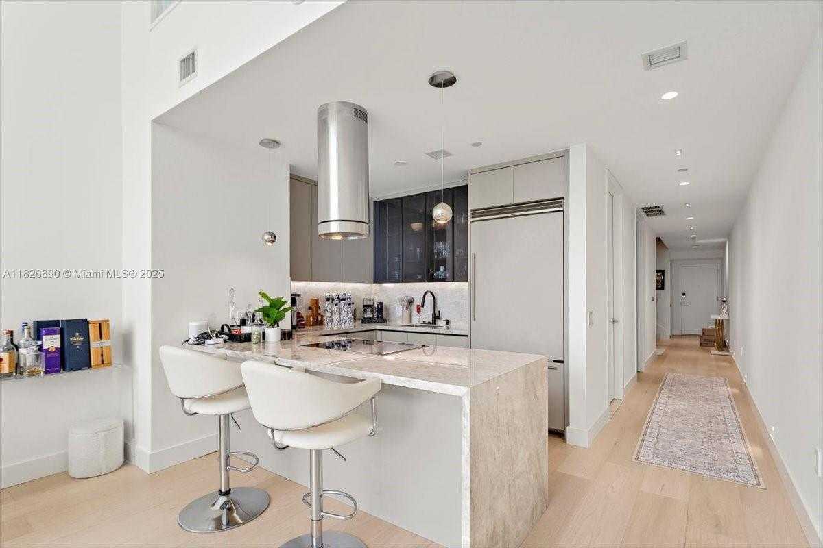 Small Image of 1100 BISCAYNE BLVD #4305, Miami Number 6