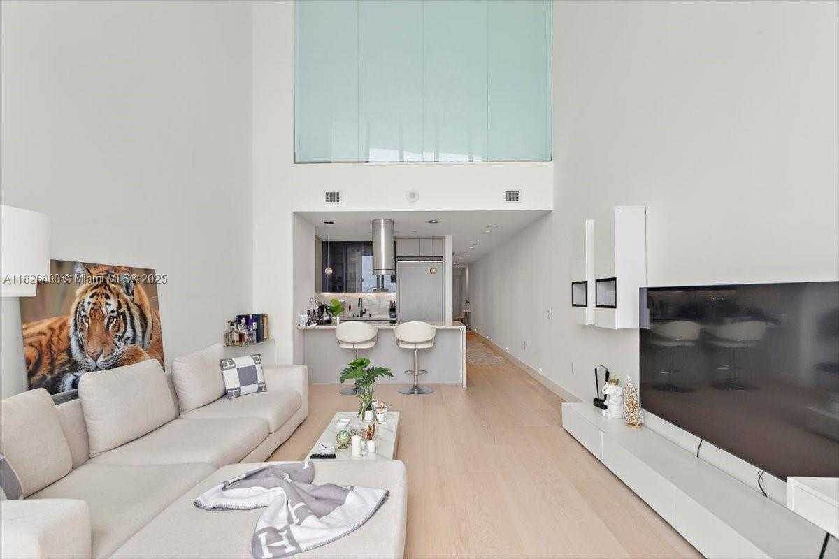 Small Image of 1100 BISCAYNE BLVD #4305, Miami Number 7