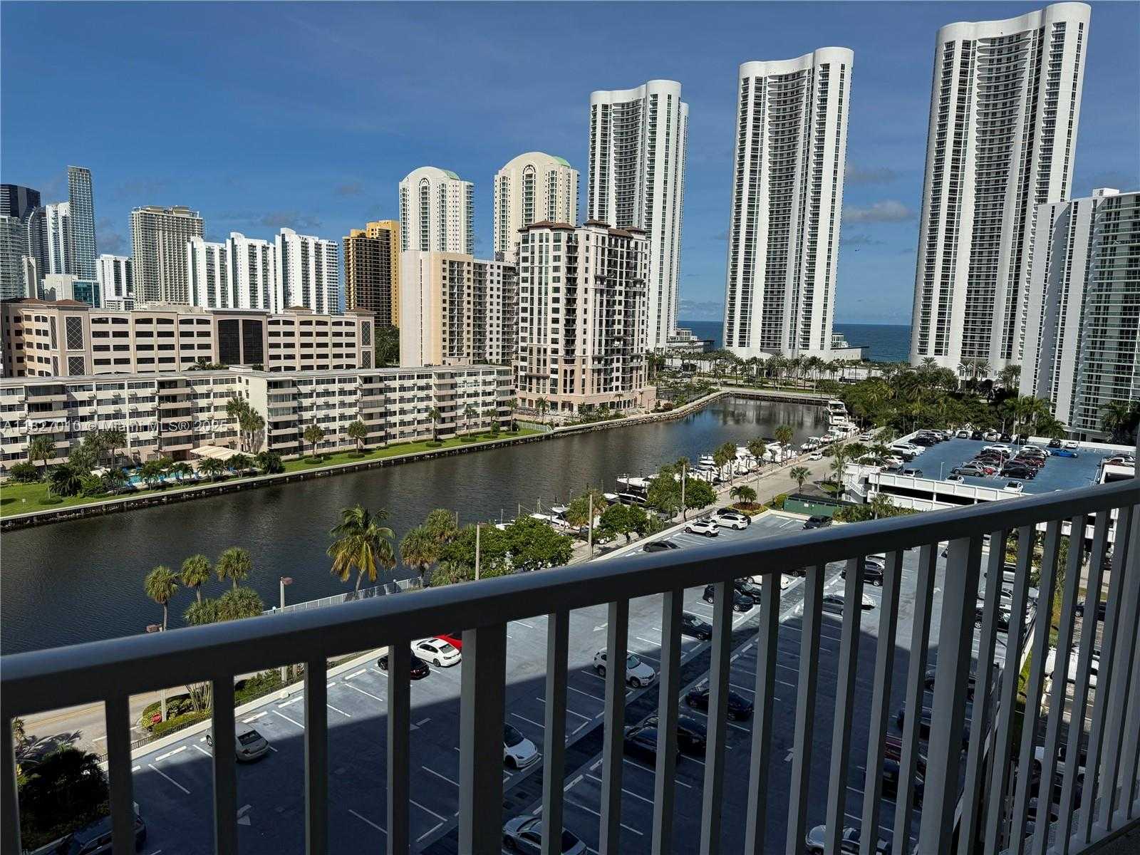 Small Image of 300 BAYVIEW DR #1009, Sunny Isles Beach Number 10