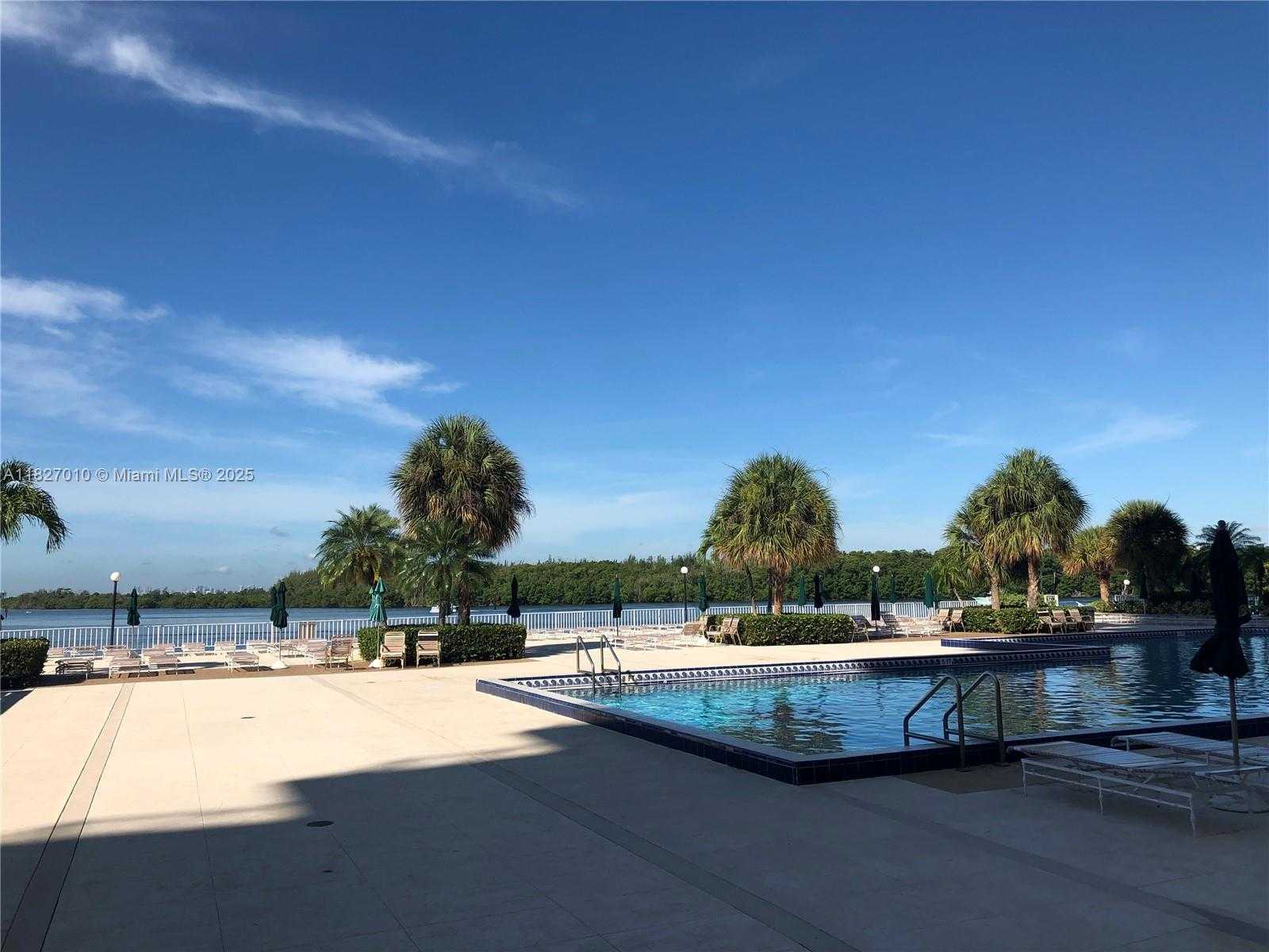Small Image of 300 BAYVIEW DR #1009, Sunny Isles Beach Number 13