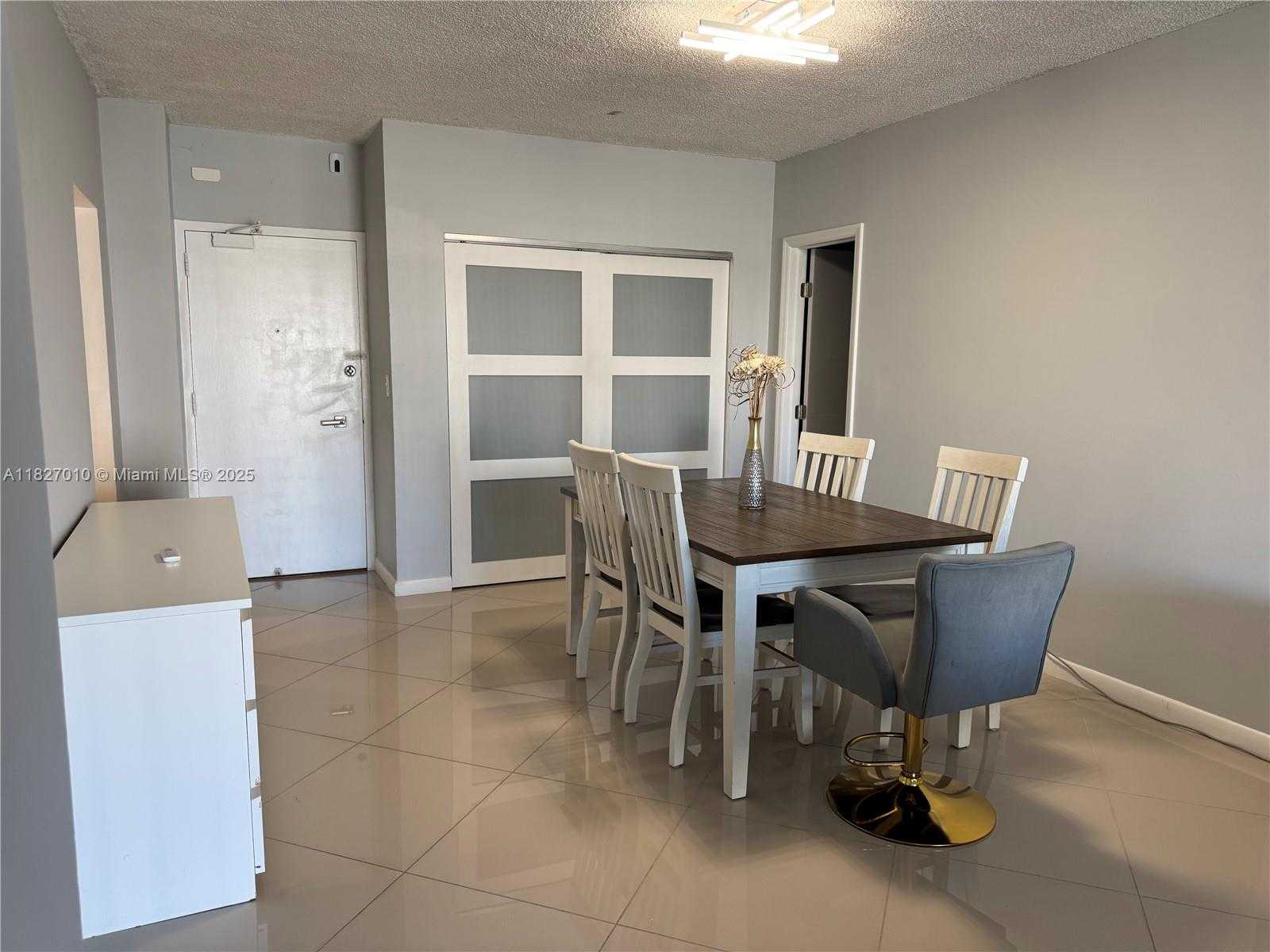 Small Image of 300 BAYVIEW DR #1009, Sunny Isles Beach Number 4