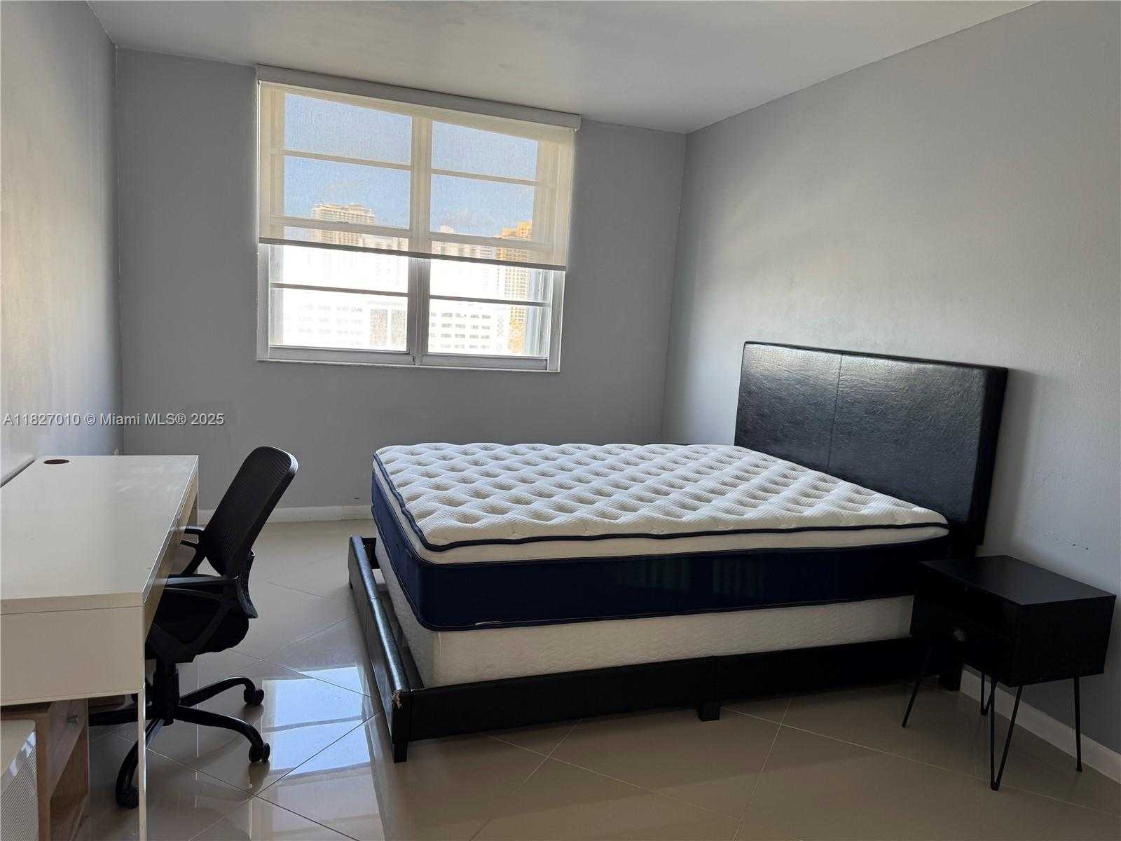 Small Image of 300 BAYVIEW DR #1009, Sunny Isles Beach Number 5