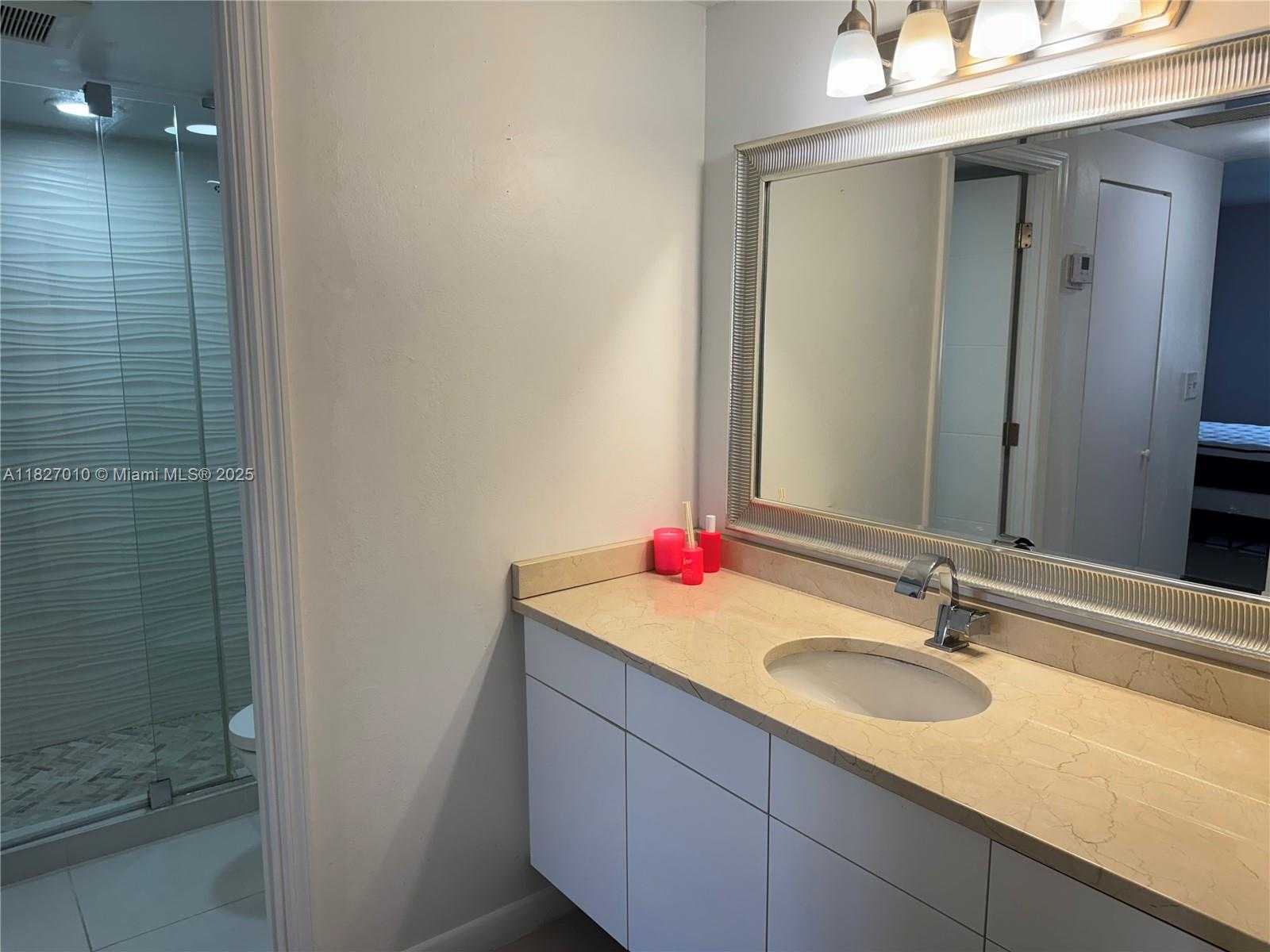 Small Image of 300 BAYVIEW DR #1009, Sunny Isles Beach Number 8