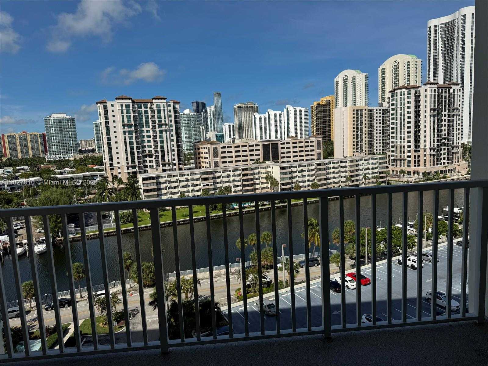 Small Image of 300 BAYVIEW DR #1009, Sunny Isles Beach Number 9