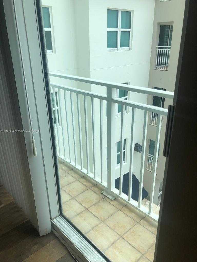 Small Image of 50 MENORES AVE #711, Coral Gables Number 17