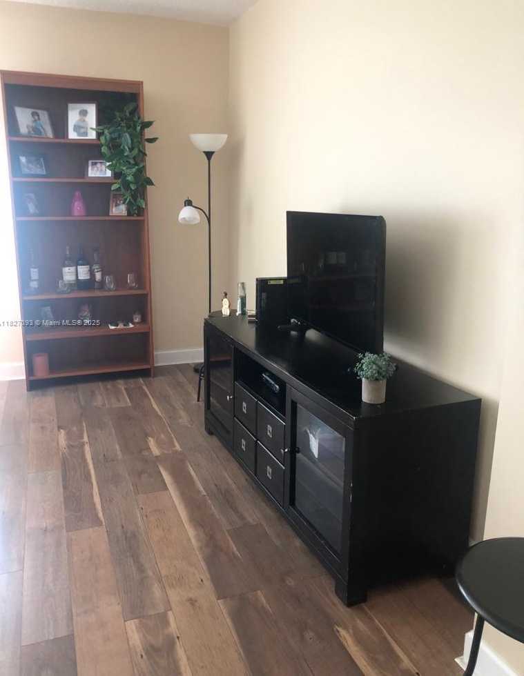 Small Image of 50 MENORES AVE #711, Coral Gables Number 7