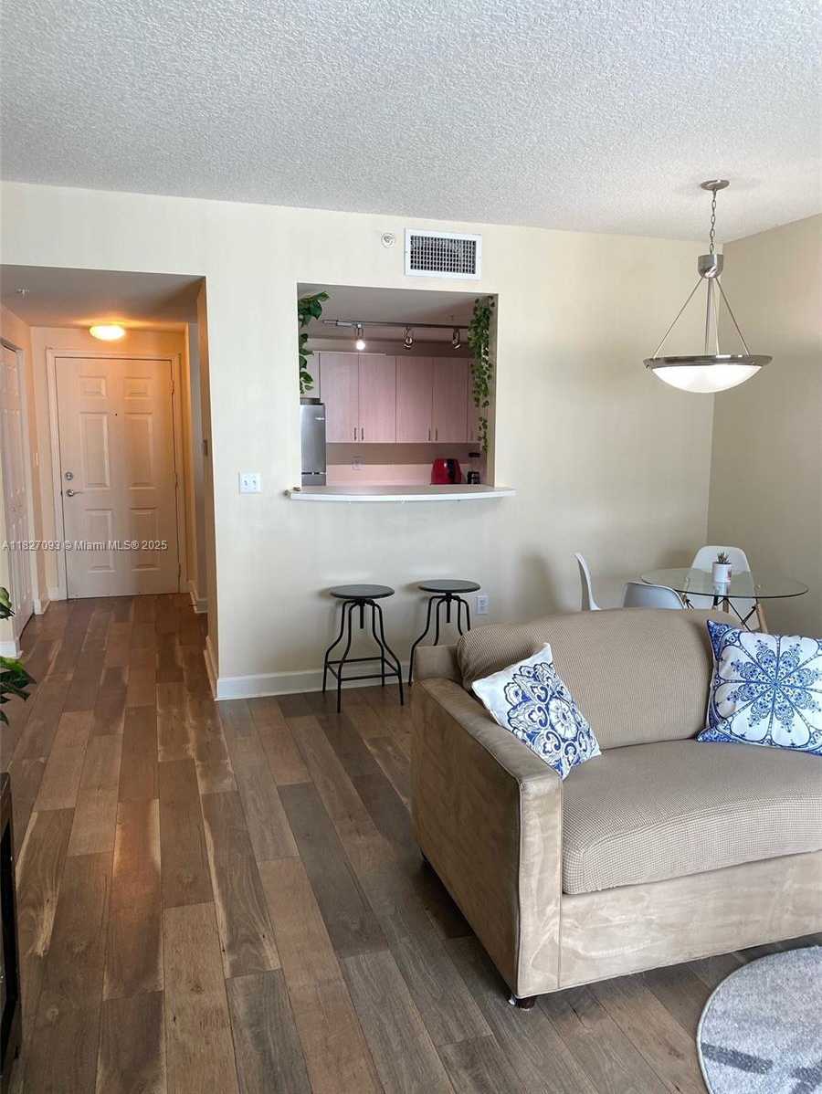 Small Image of 50 MENORES AVE #711, Coral Gables Number 8