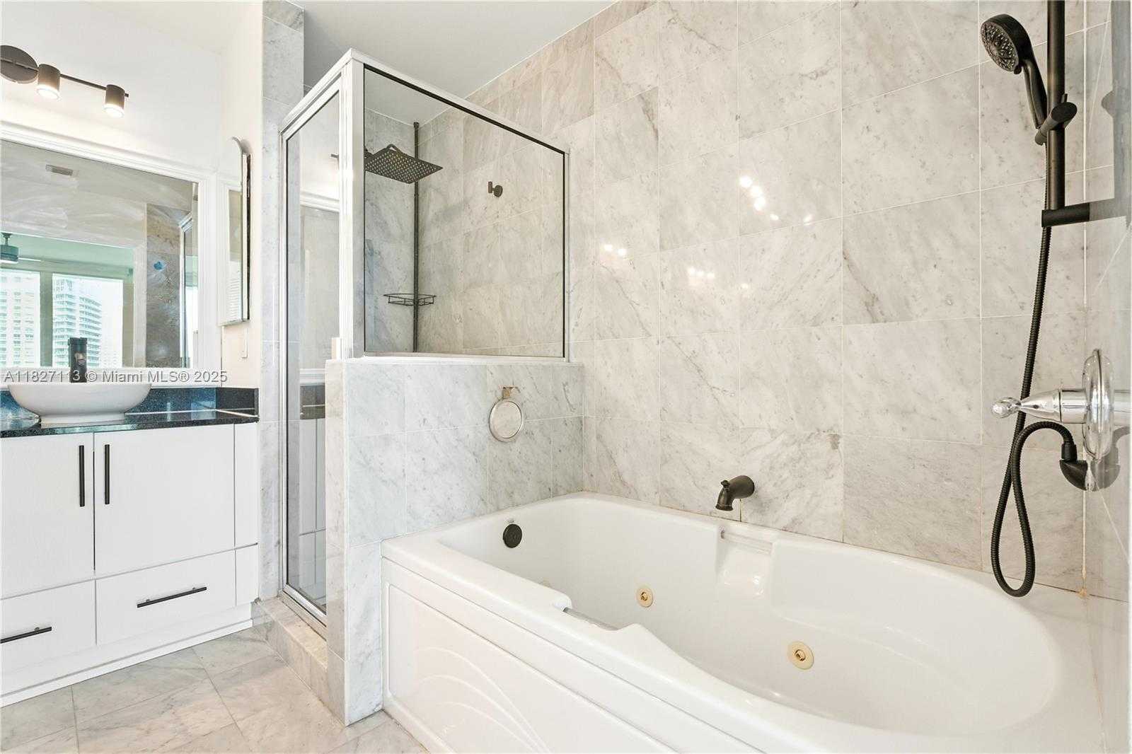 Small Image of 31 SOUTH EAST 5TH ST #4021, Miami Number 16