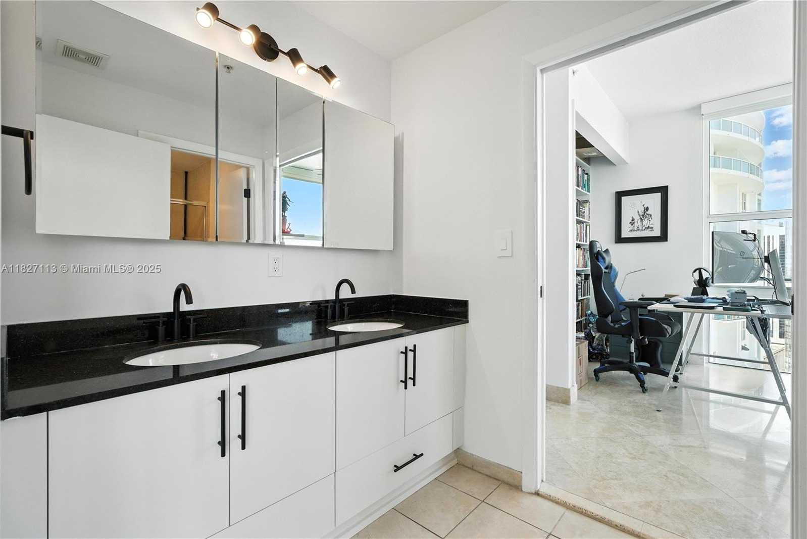 Small Image of 31 SOUTH EAST 5TH ST #4021, Miami Number 9