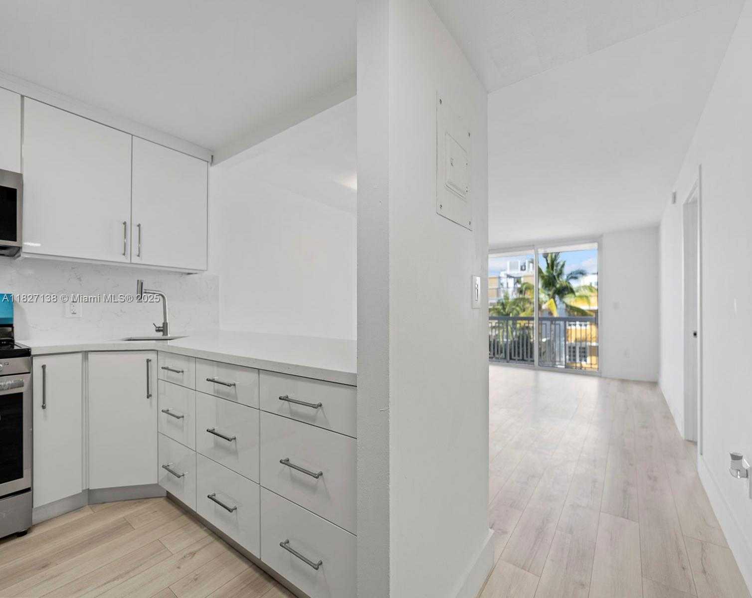 Small Image of 401 OCEAN DR #403, Miami Beach Number 13
