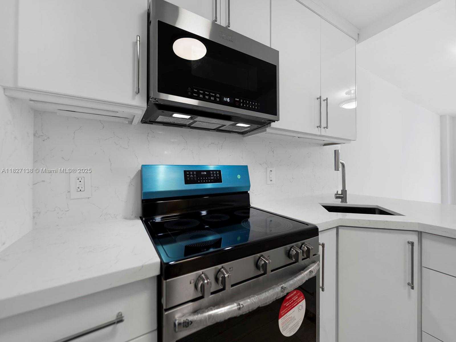 Small Image of 401 OCEAN DR #403, Miami Beach Number 15