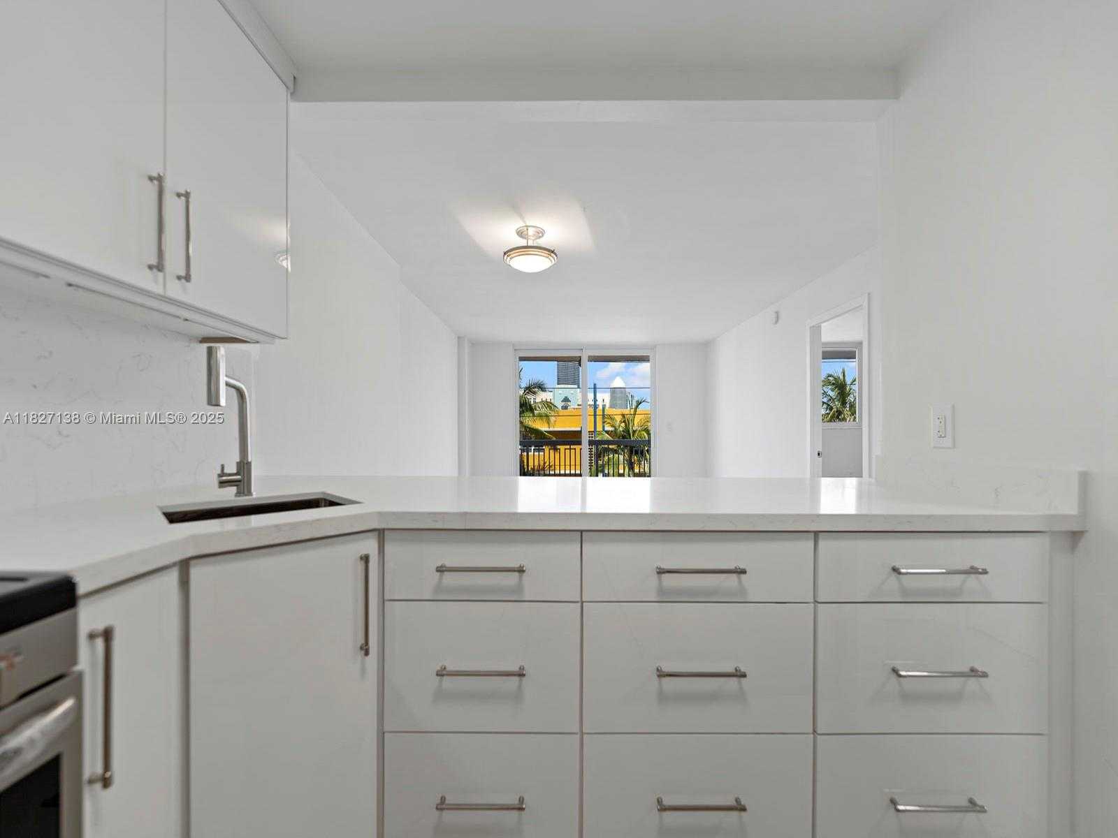 Small Image of 401 OCEAN DR #403, Miami Beach Number 16
