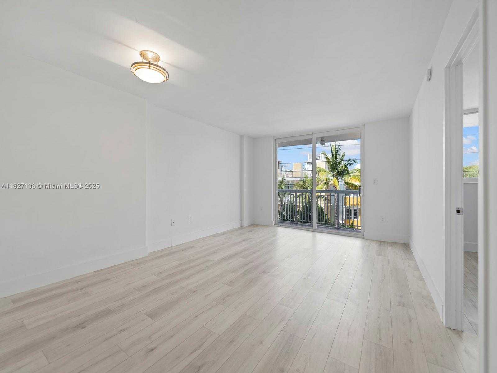 Small Image of 401 OCEAN DR #403, Miami Beach Number 2