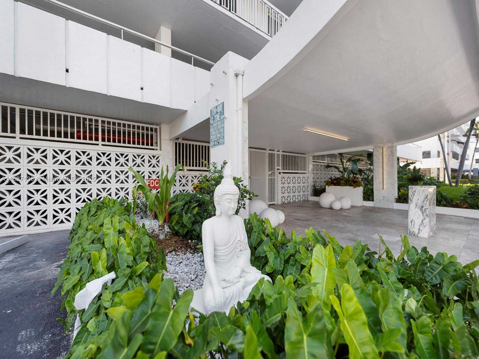 Small Image of 401 OCEAN DR #403, Miami Beach Number 23