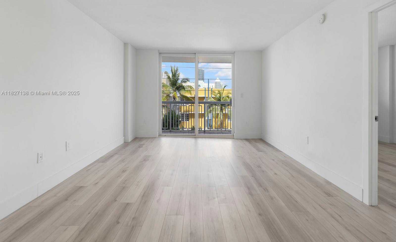 Small Image of 401 OCEAN DR #403, Miami Beach Number 3