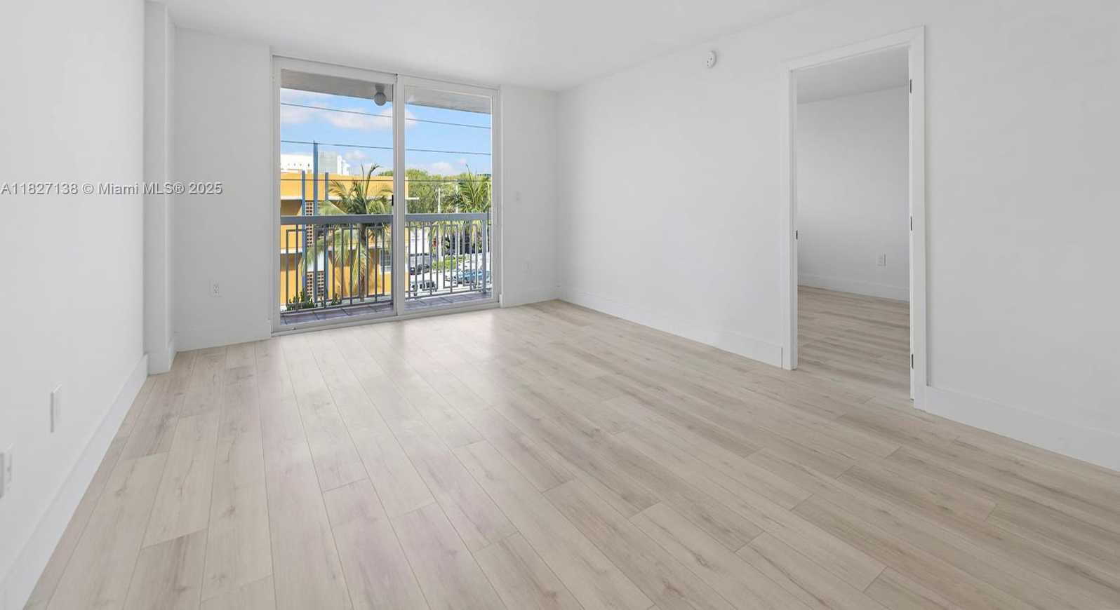Small Image of 401 OCEAN DR #403, Miami Beach Number 4