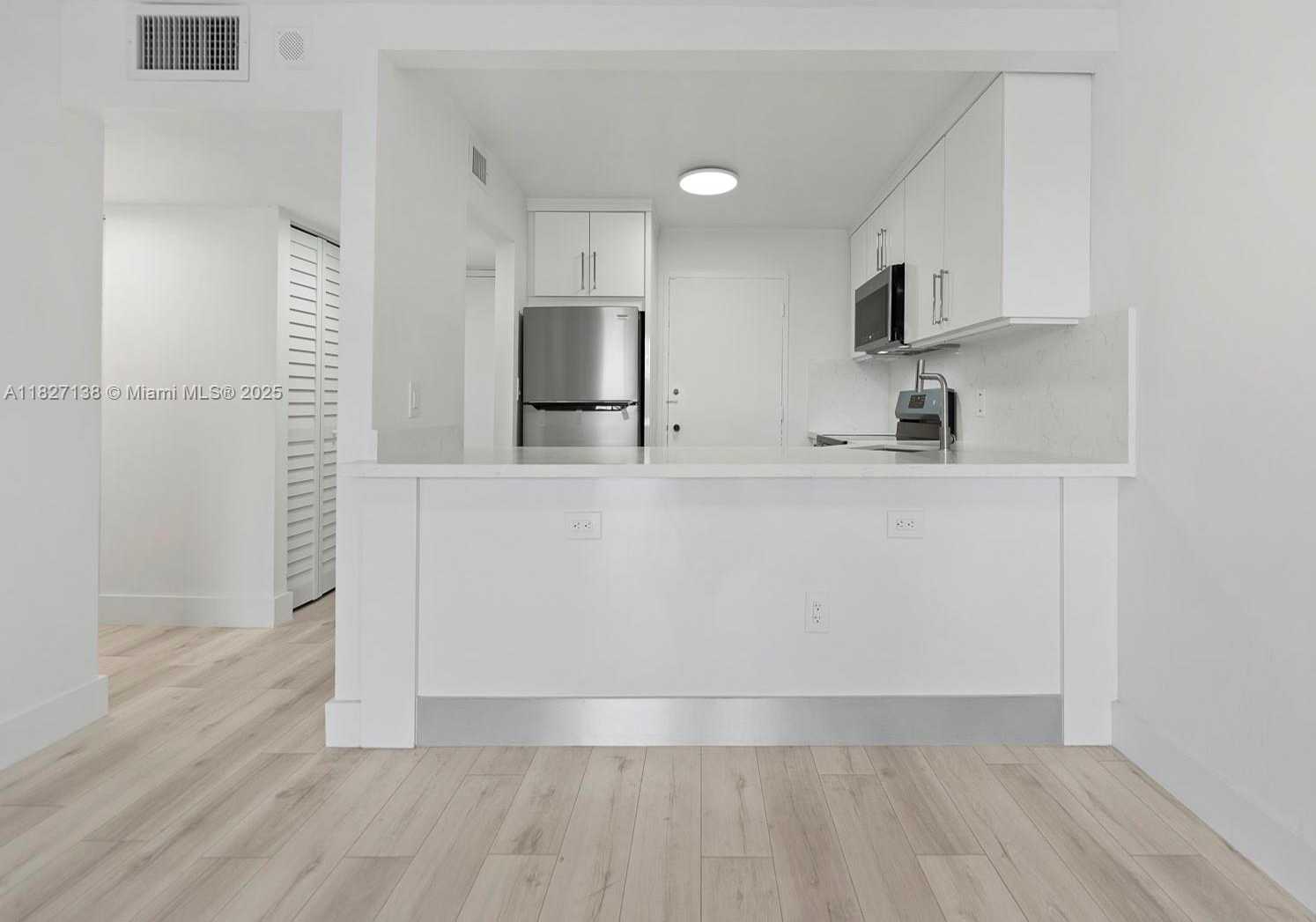 Small Image of 401 OCEAN DR #403, Miami Beach Number 5