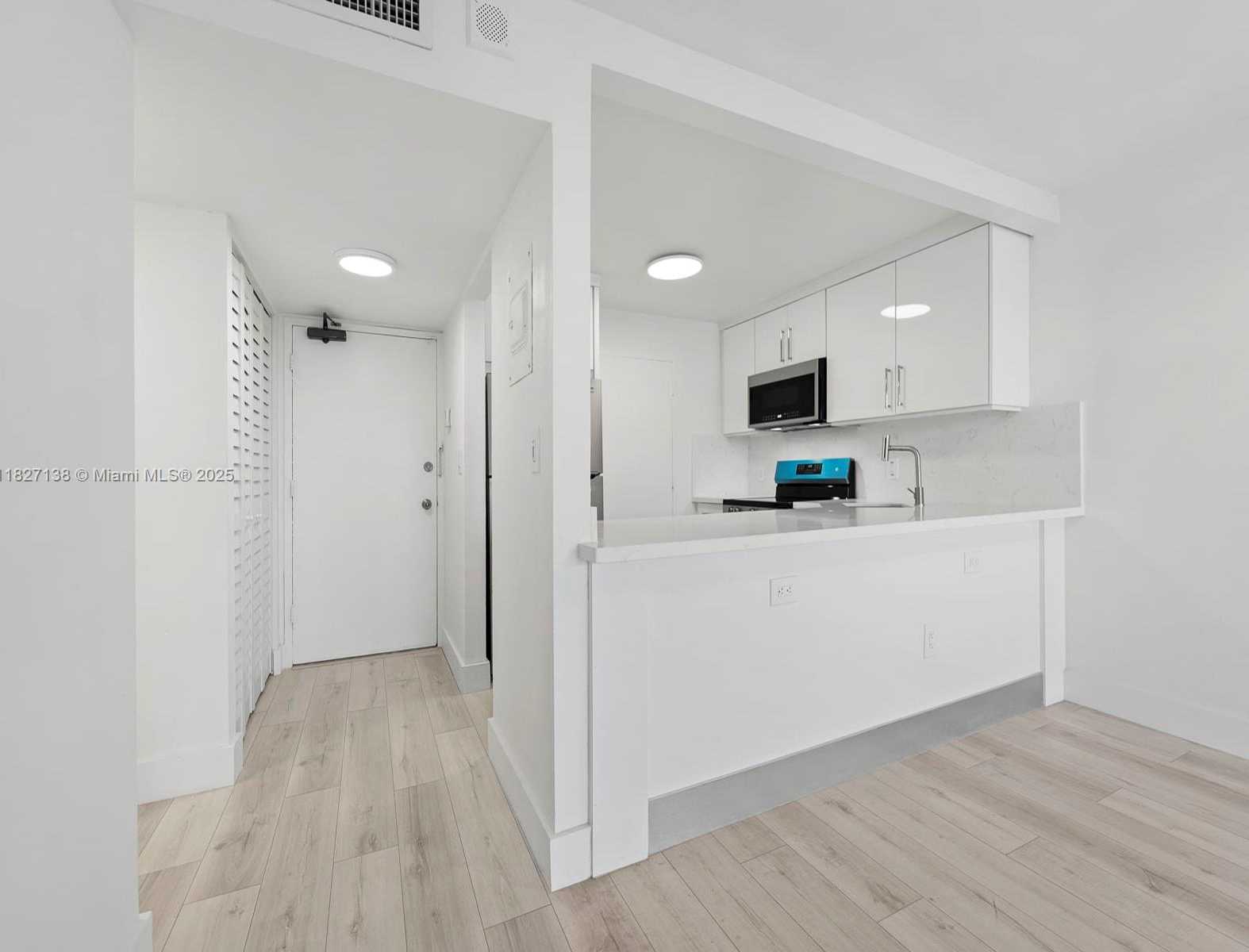 Small Image of 401 OCEAN DR #403, Miami Beach Number 6