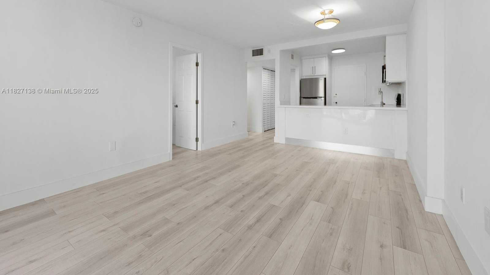 Small Image of 401 OCEAN DR #403, Miami Beach Number 7