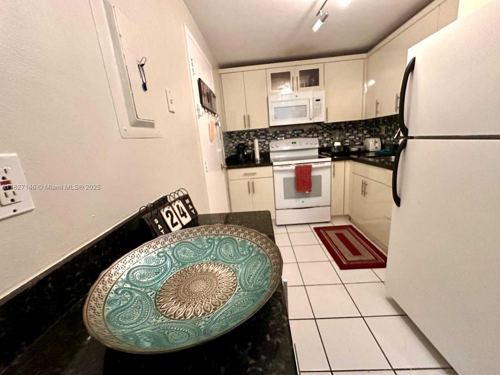 Small Image of 1865 79TH ST CSWY #11B, North Bay Village Number 8