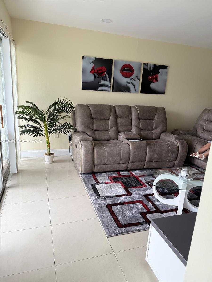 Small Image of 9365 FONTAINEBLEAU, Miami Number 10