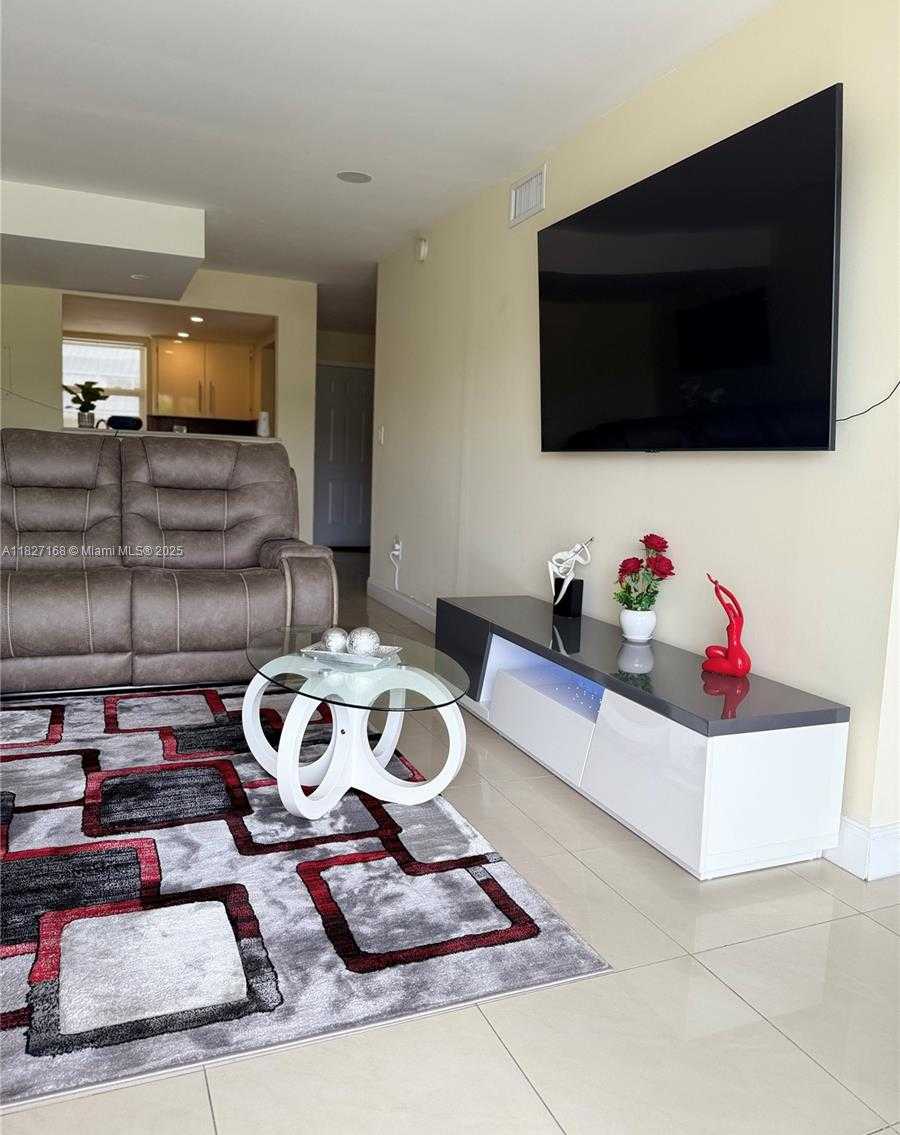 Small Image of 9365 FONTAINEBLEAU, Miami Number 11