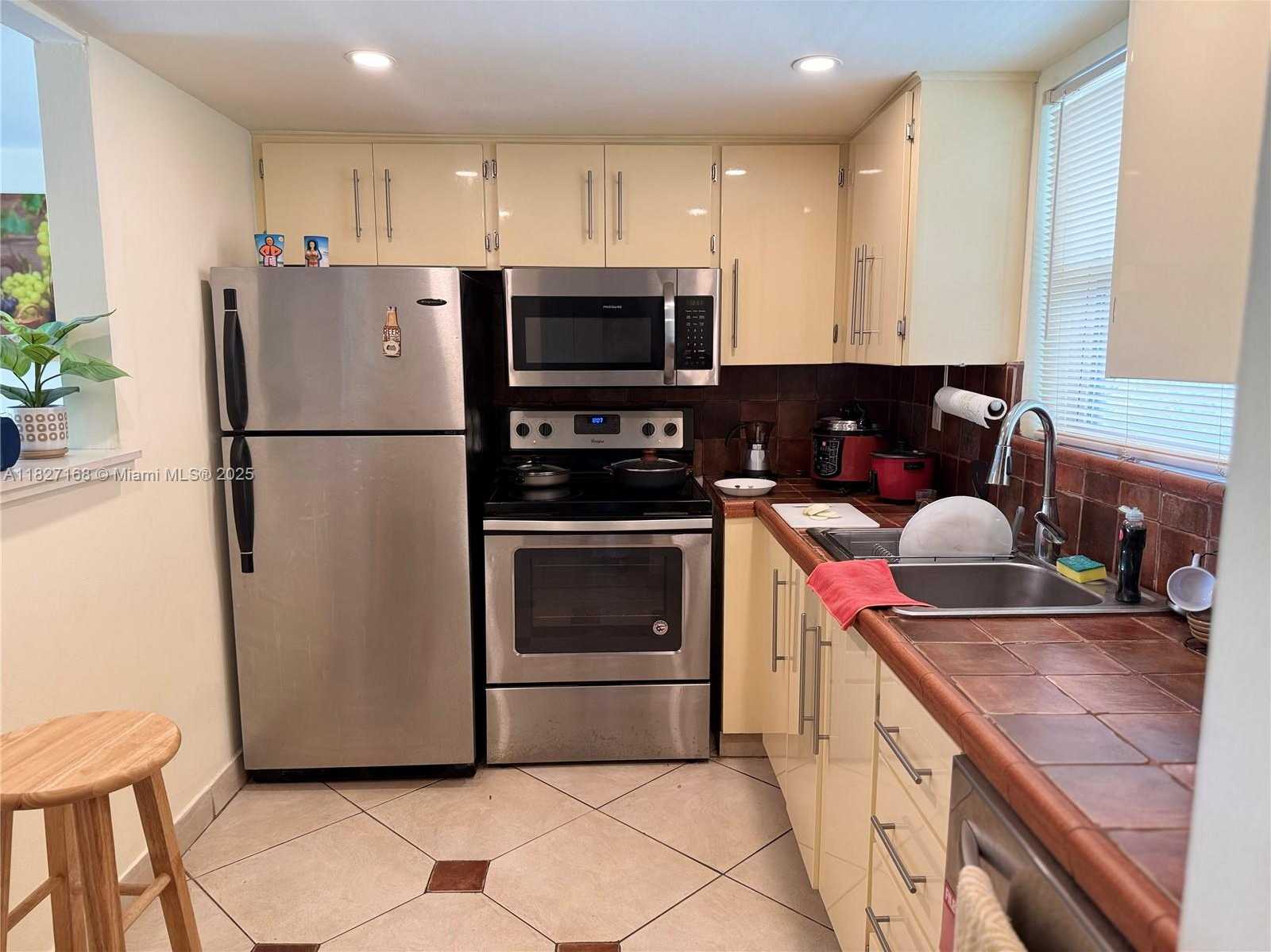 Small Image of 9365 FONTAINEBLEAU, Miami Number 12