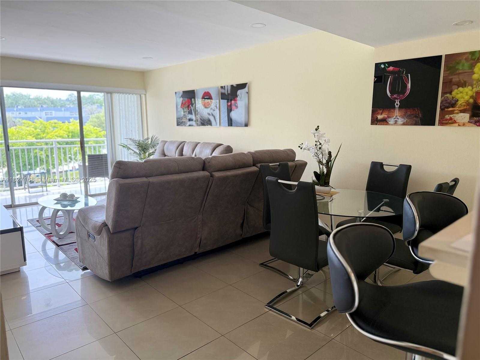 Small Image of 9365 FONTAINEBLEAU, Miami Number 14