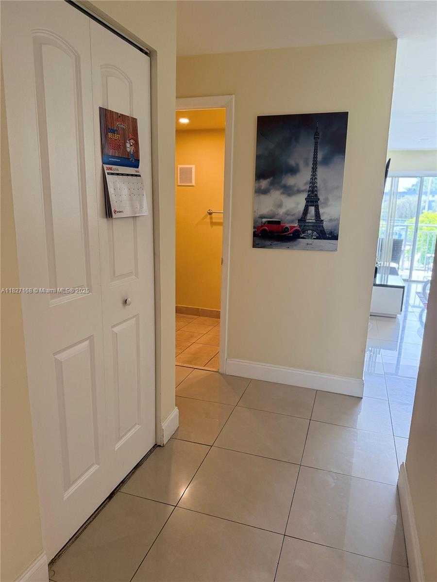 Small Image of 9365 FONTAINEBLEAU, Miami Number 15