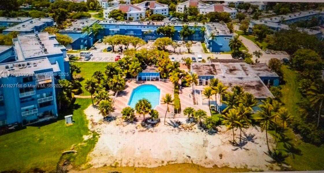 Small Image of 9365 FONTAINEBLEAU, Miami Number 2