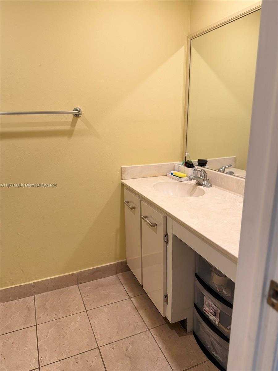 Small Image of 9365 FONTAINEBLEAU, Miami Number 23