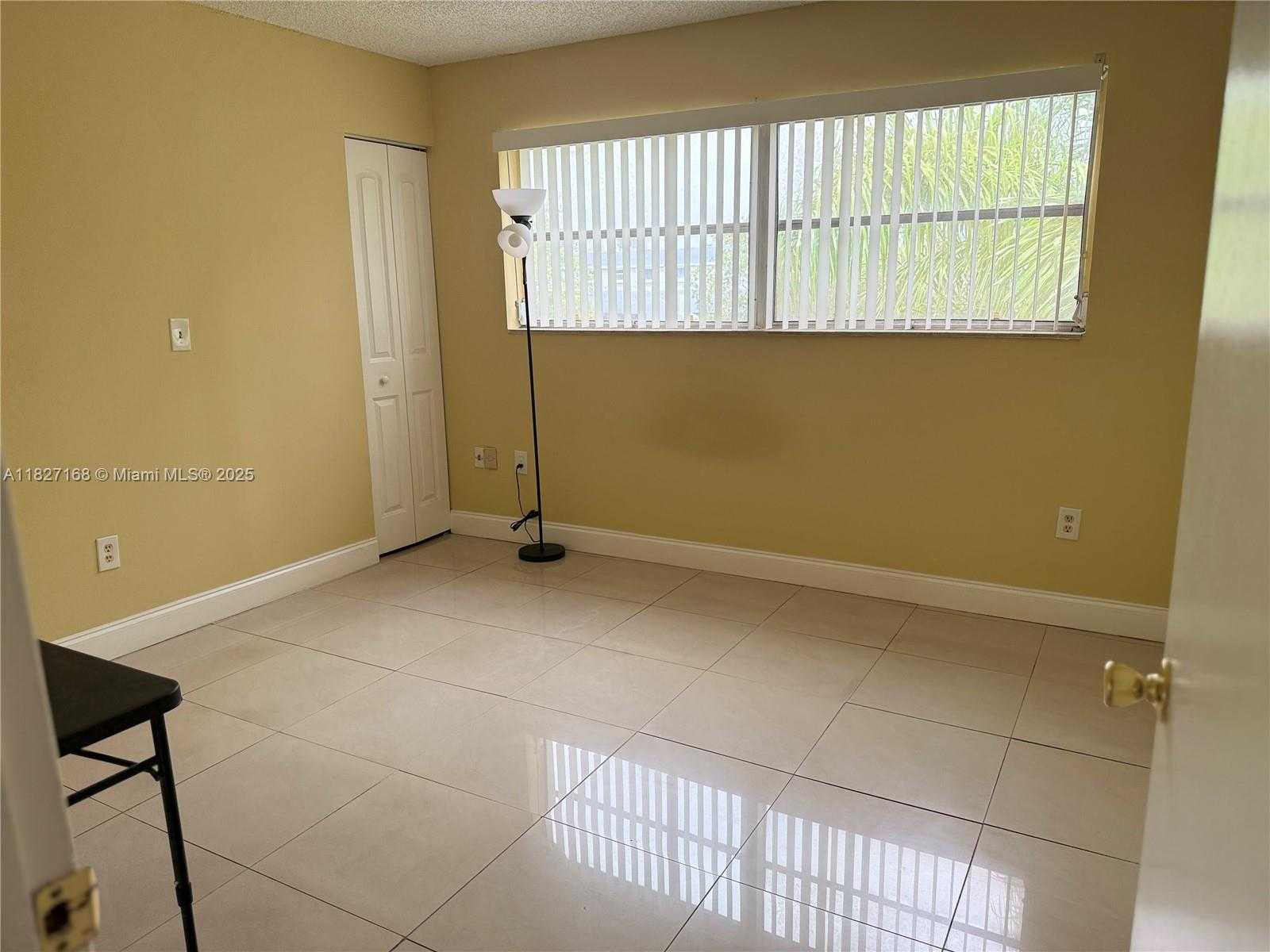 Small Image of 9365 FONTAINEBLEAU, Miami Number 24
