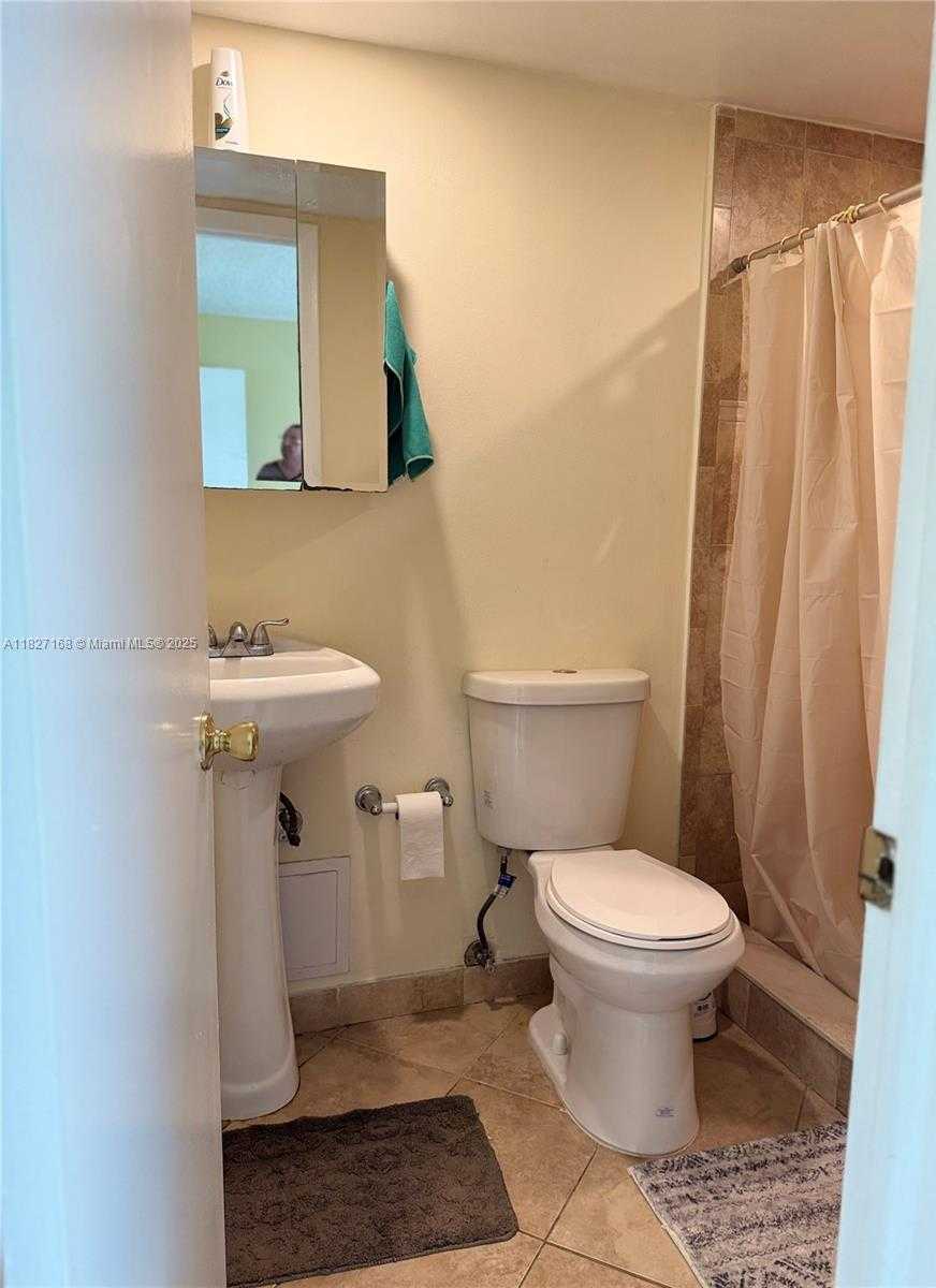 Small Image of 9365 FONTAINEBLEAU, Miami Number 26
